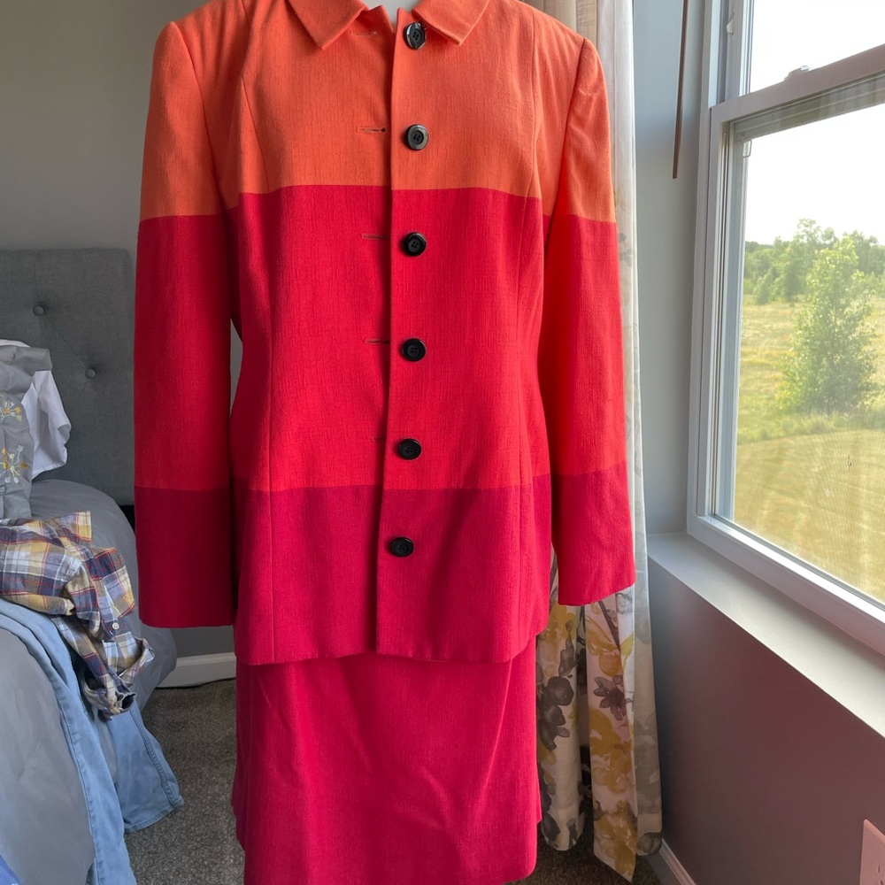 Beautiful skirt suit, excellent condition